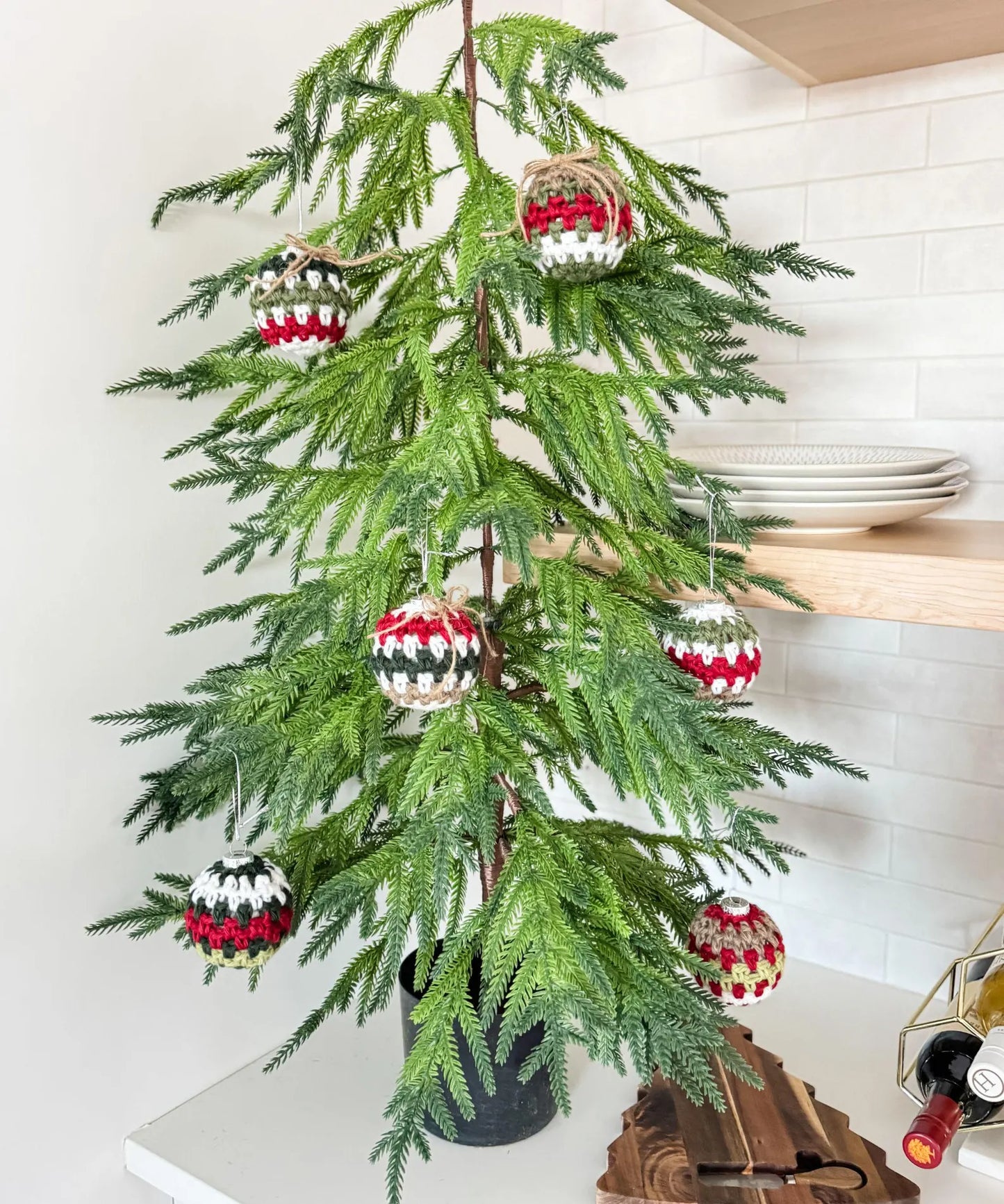 Holiday Weave Bauble Crochet Pattern