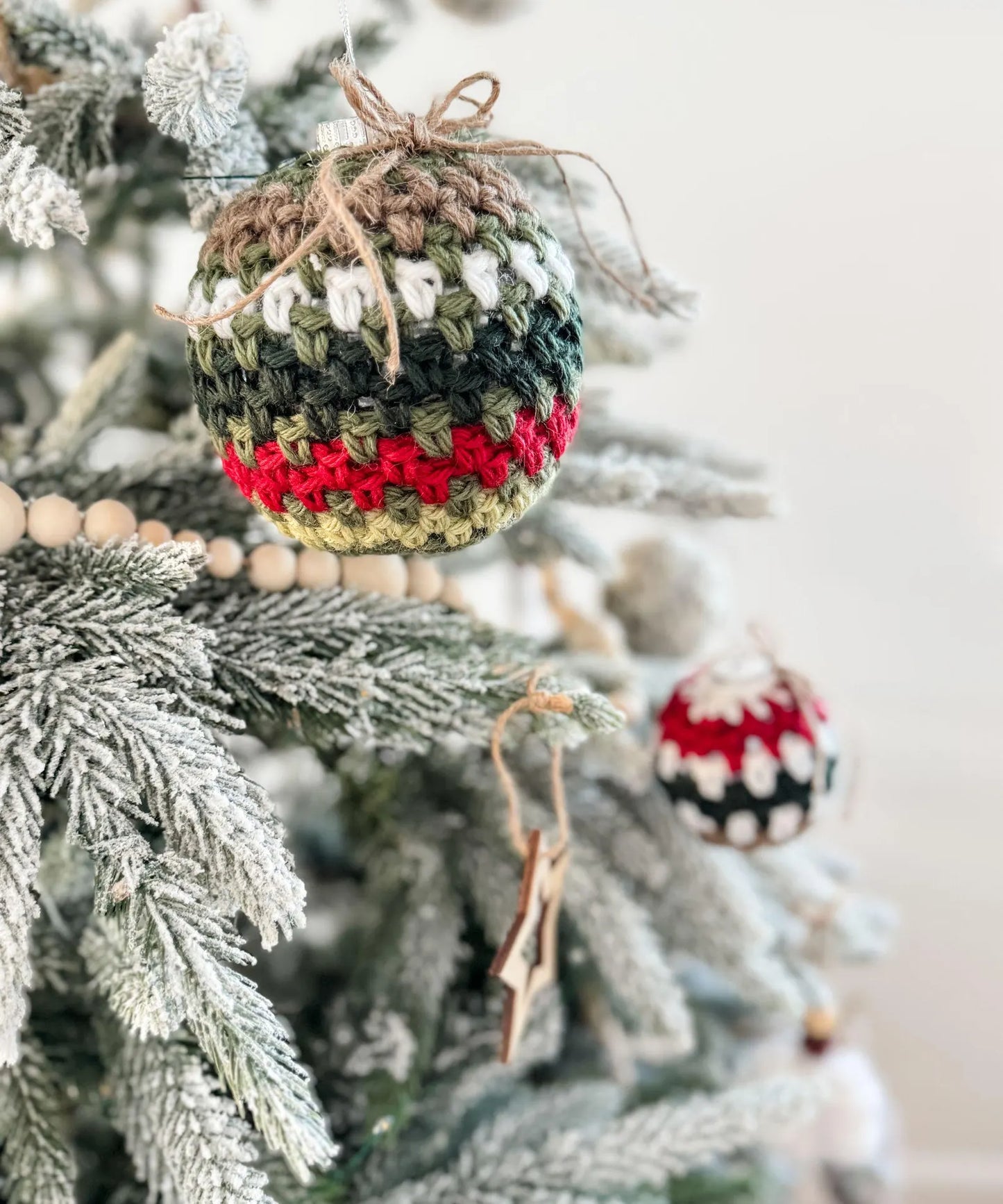 Holiday Weave Bauble Crochet Pattern