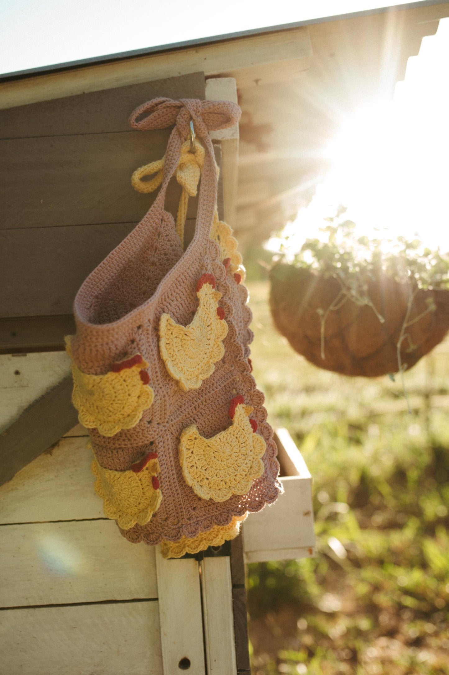 Mother Hen Egg Apron Crochet Pattern